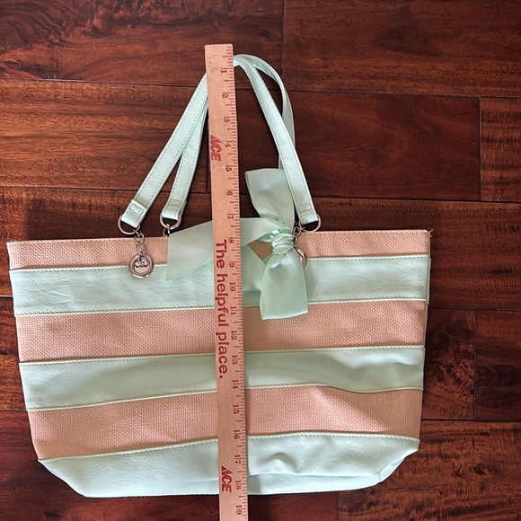 Ulta Beauty | Medium Purse Tote Beach Bag Mint & Cream Striped 7" x 9" x… - Picture 9 of 13